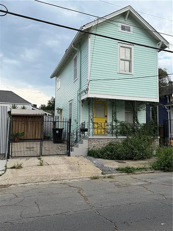 2 bed, 1.5 bath, 870 sqft, $2,400 — Photo 2