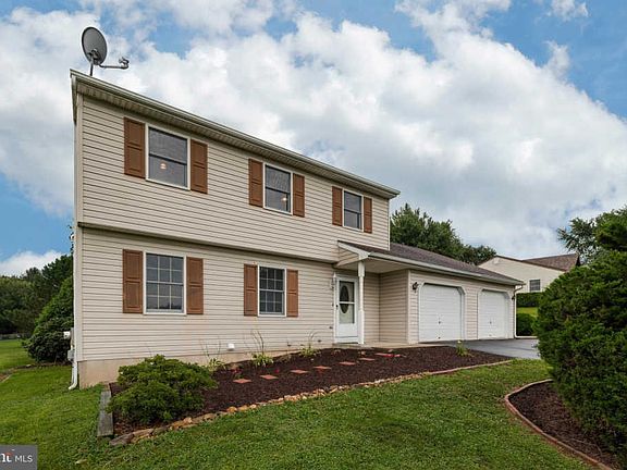 2nd image of 10 Linda Ln