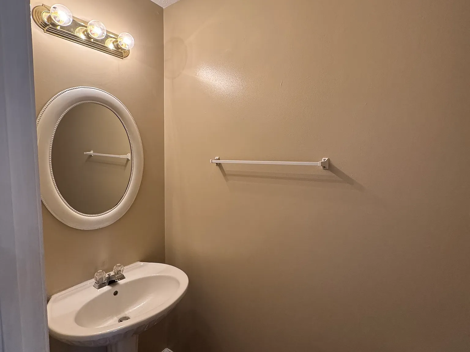 3 bed, 2.5 bath, 1340 sqft, $1,695 — Photo 4