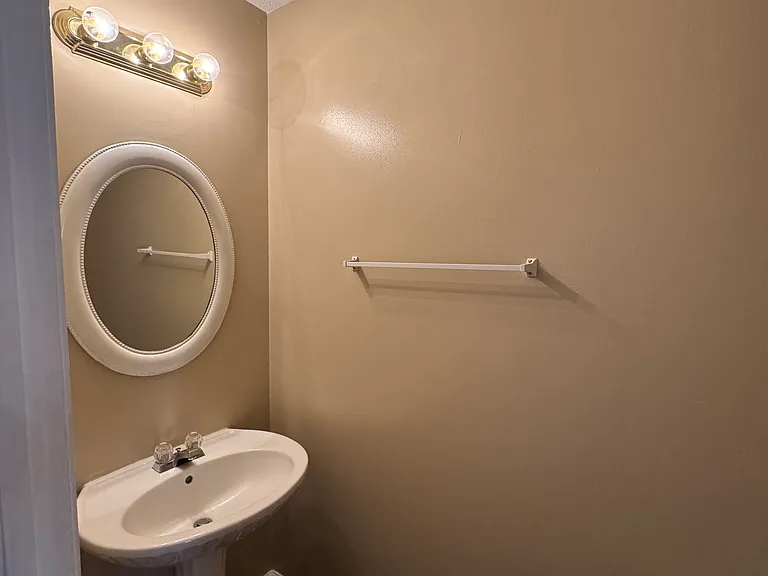 5869 Strathmoor Manor Cir — Photo 4
