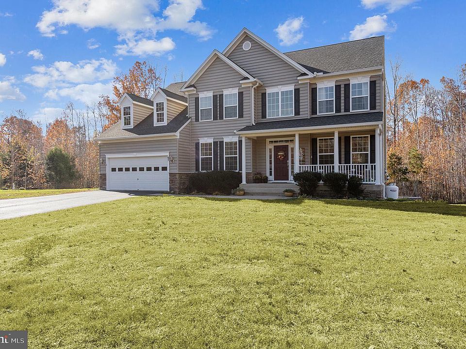 1st image of 67 Boxwood Dr