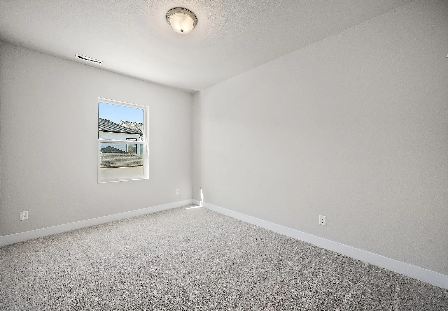 4 bed, 2.0 bath, 2865 sqft, $3,600 — Photo 4