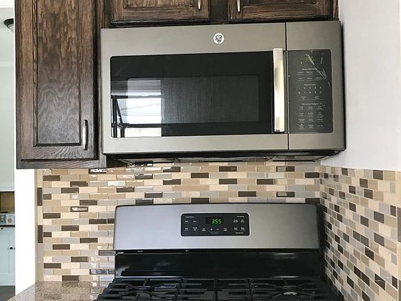 3rd image of 1705 E Glenoaks Blvd