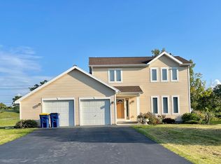 32 Spring Blossom Cir, Henrietta, NY 14467