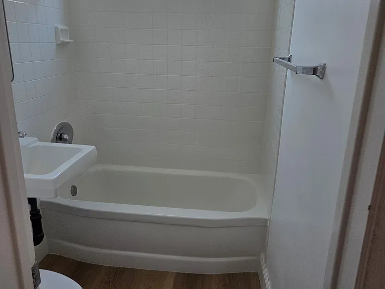 1000 Electric Ave #2 — Photo 4