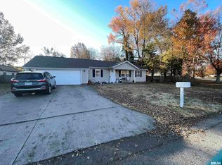 1300 Laura Ln, Marion, IL 62959