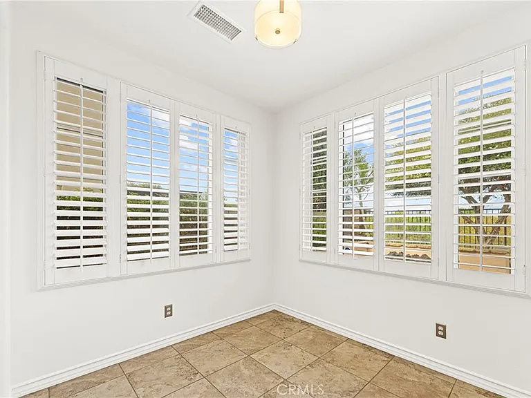 33 Rose Trellis — Photo 29