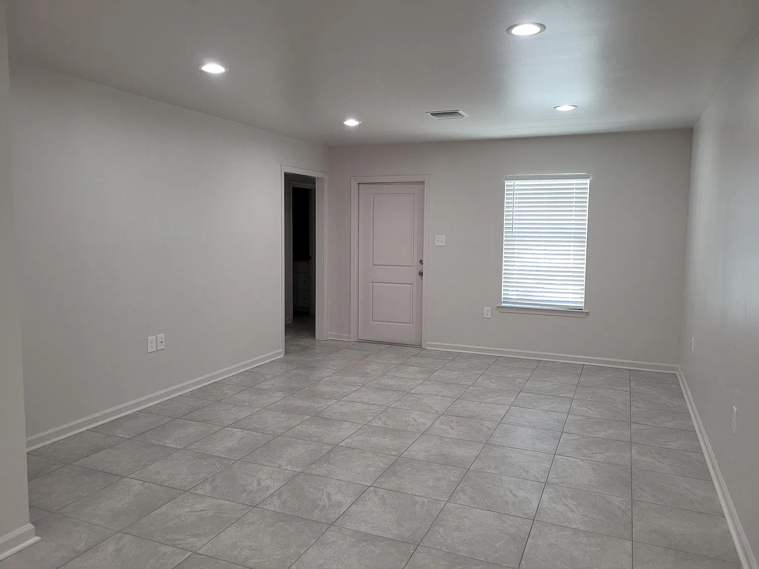 3 bed, 1304 sqft, $1,495 — Photo 2