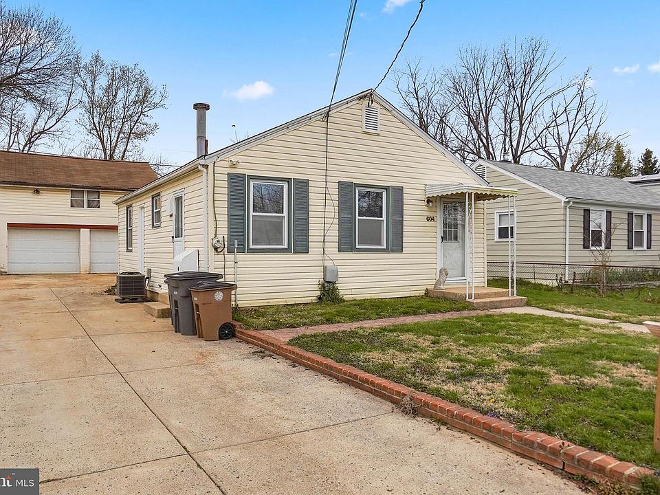 1st image of 604 Burgundy Dr