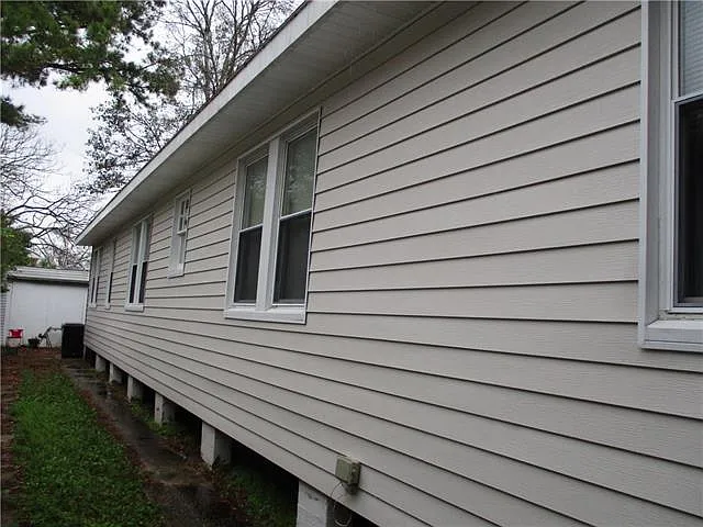 2 bed, 1.0 bath, 839 sqft, $1,350 — Photo 3