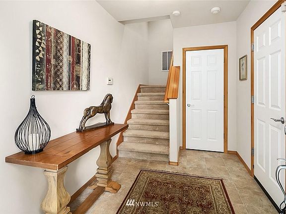 2nd image of 930 N 198th St