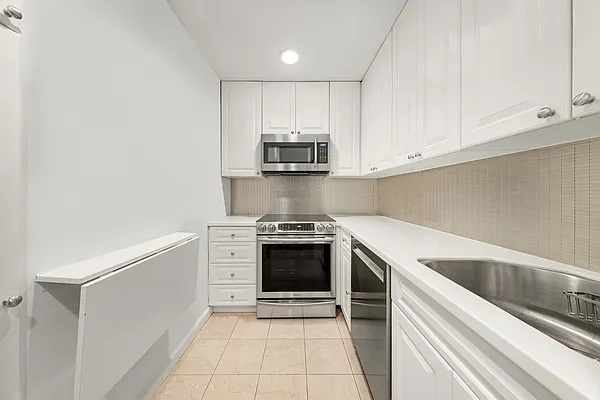 641 5th Avenue #23H in Midtown, Manhattan | StreetEasy