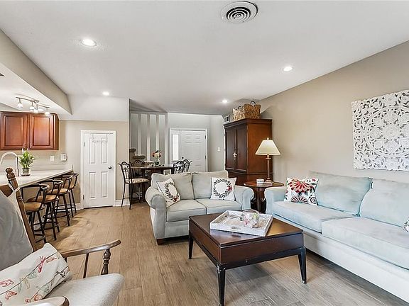 3rd image of 1500 W Esplanade Ave APT 6A