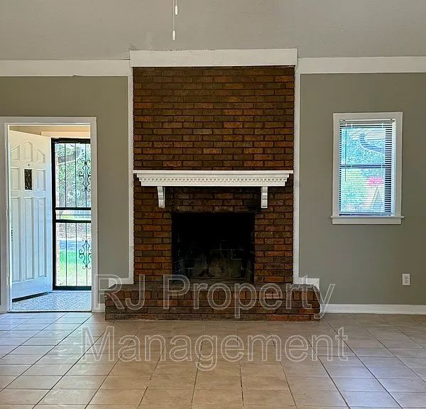 4521 Stony Point Dr — Photo 3