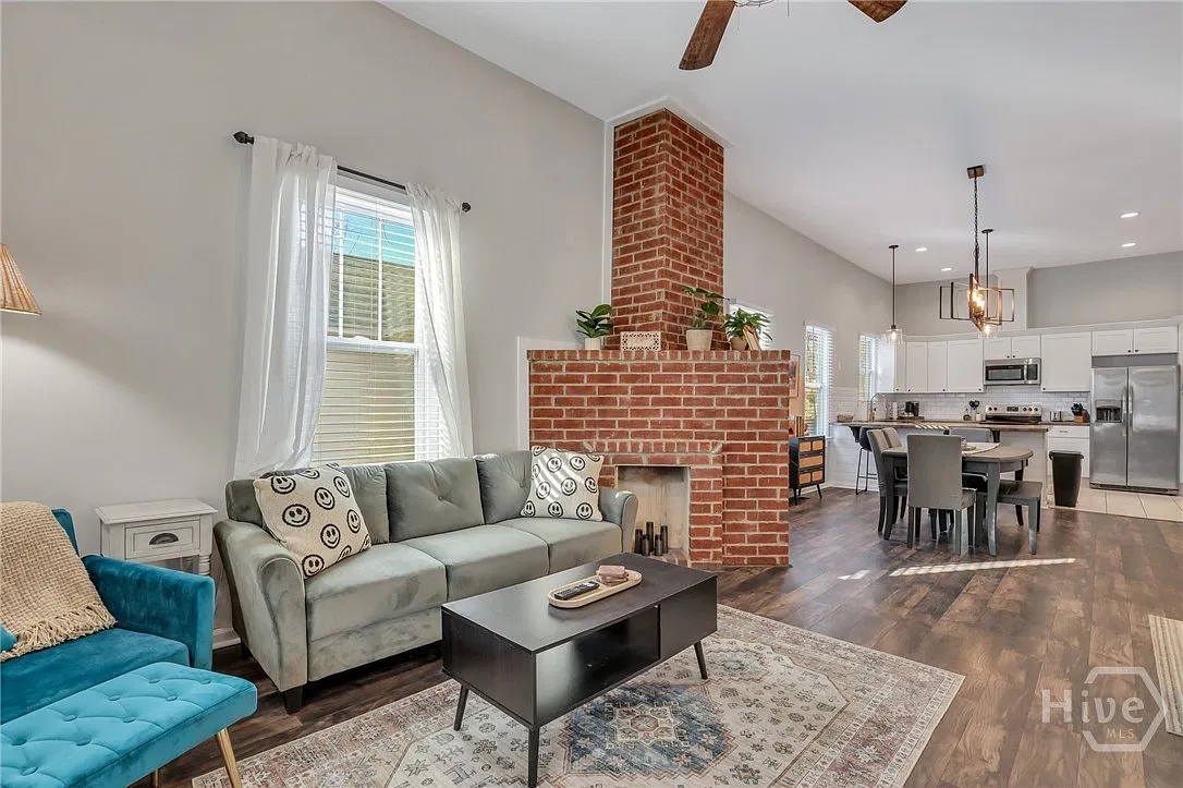 3 bed, 2.0 bath, 1416 sqft, $3,500 — Photo 3