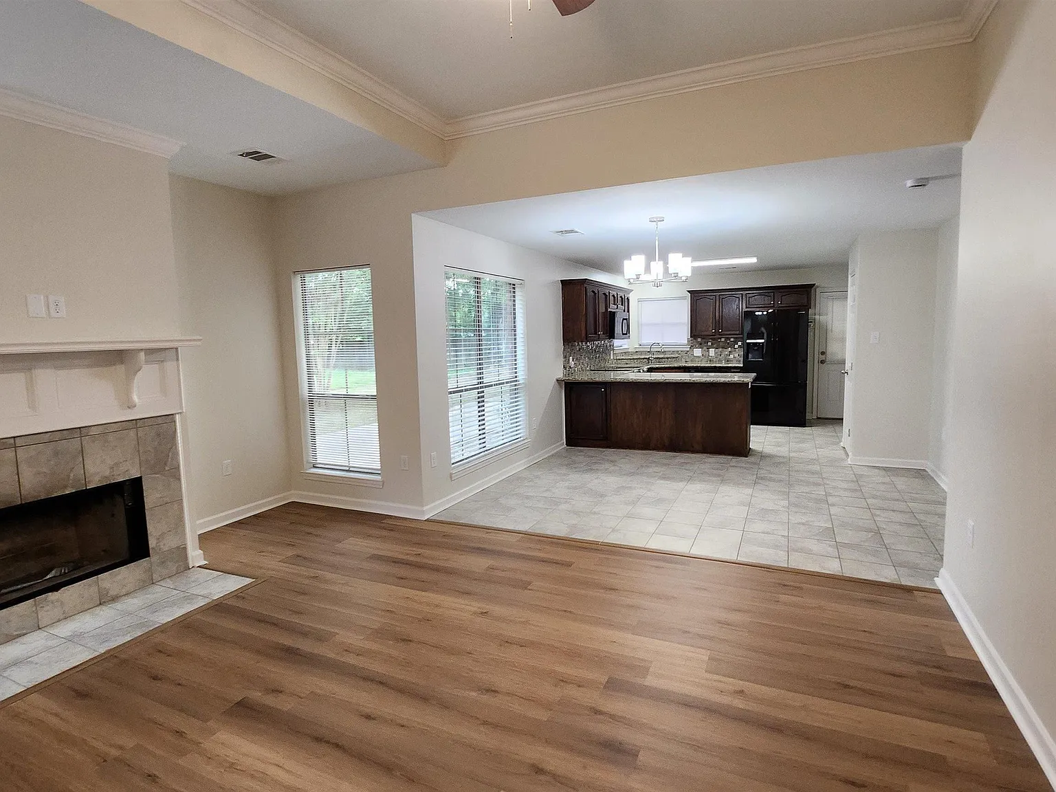 3 bed, 1318 sqft, $2,200 — Photo 4