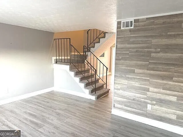 2 bed, 1.5 bath, 1024 sqft, $1,235 — Photo 2