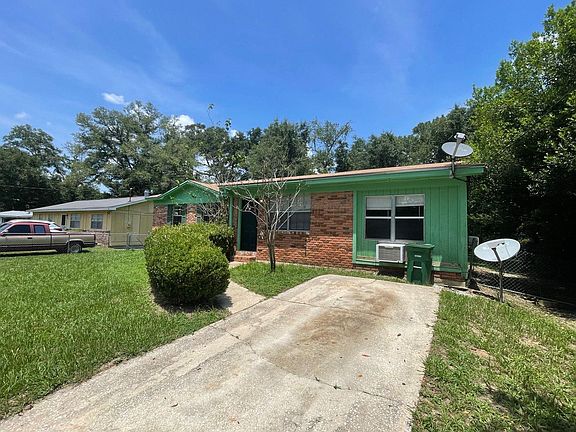 3rd image of 722 Greenleaf Dr