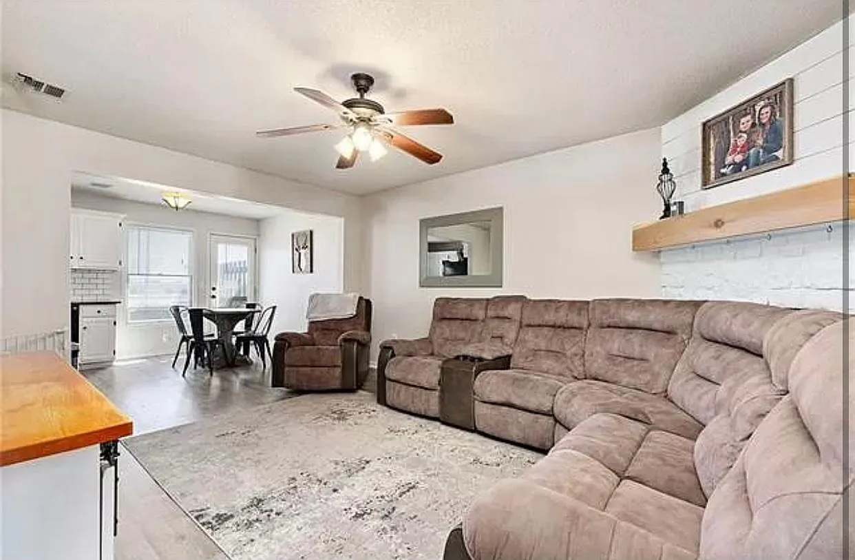 2 bed, 2.5 bath, 1256 sqft, $1,300 — Photo 4