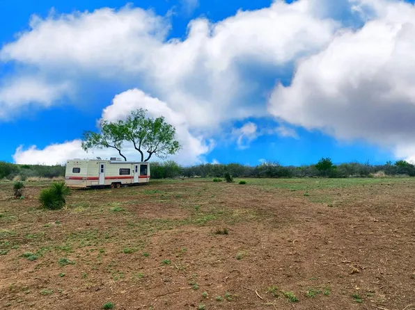 202 W Highway 90, Knippa, TX 78870