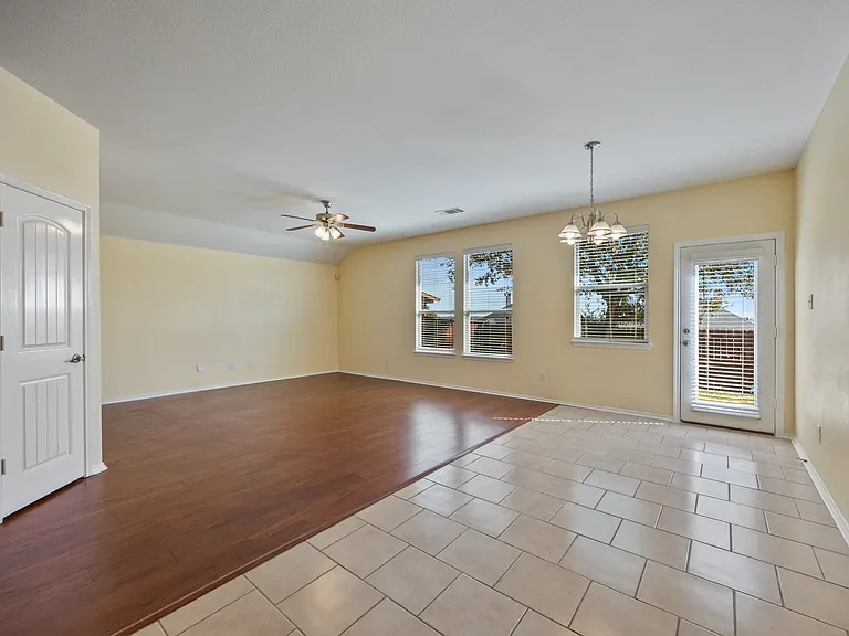 2508 Pioneer Bluffs Rd — Photo 24