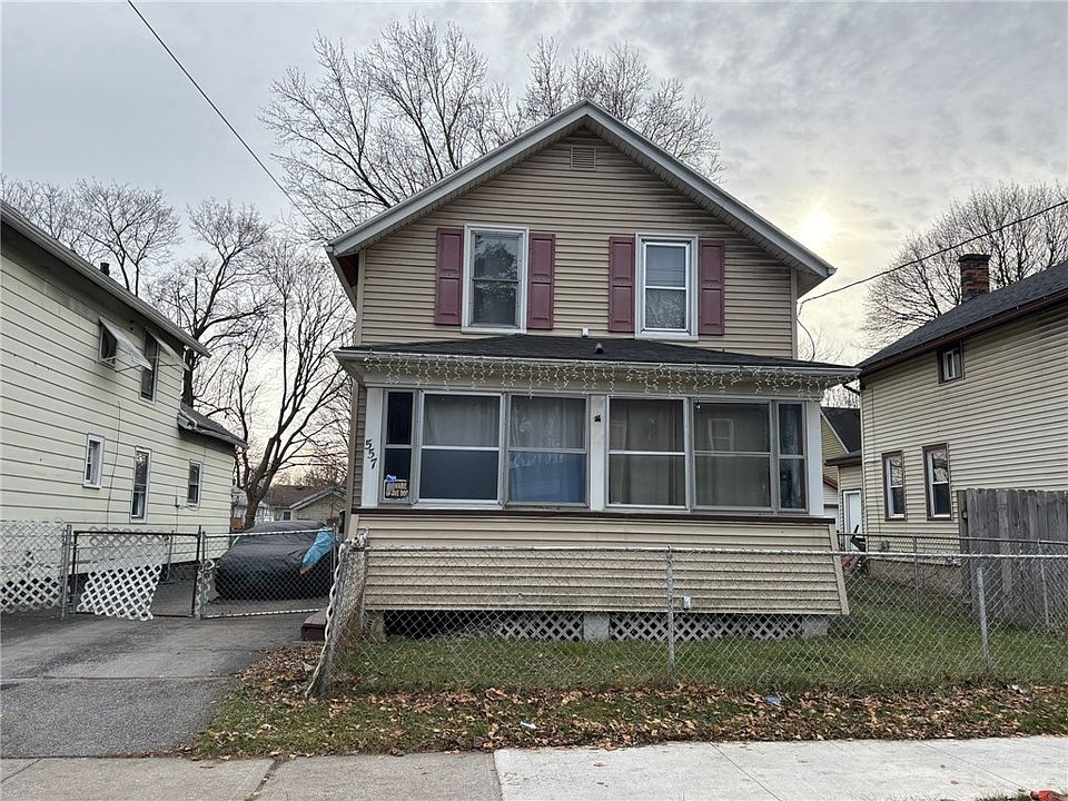 1st image of 557 Maple St