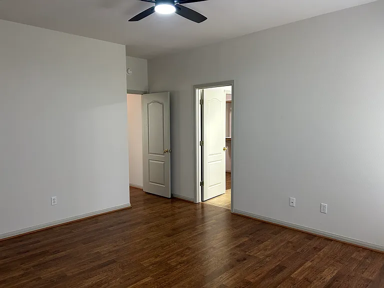 2403 Crystal Dr — Photo 16