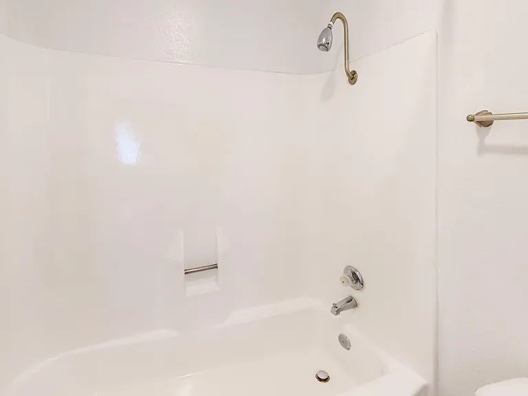 The Lodge at Porter Ranch Apartments — Photo 14