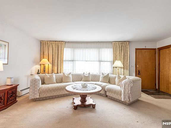 2nd image of 27 Madison Ave