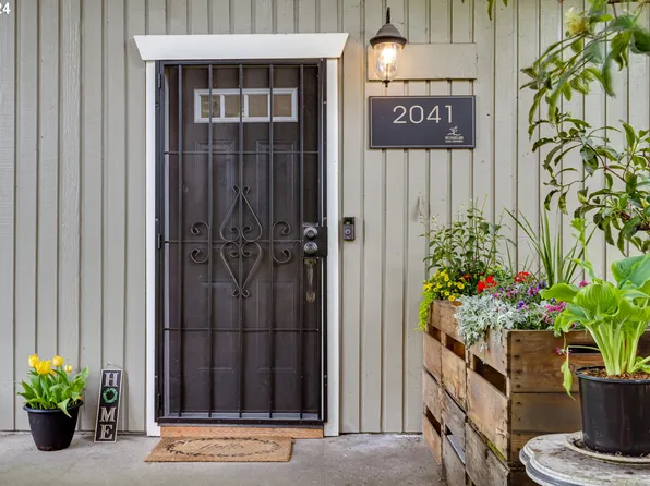2041 W 14th Pl, Eugene, OR 97402