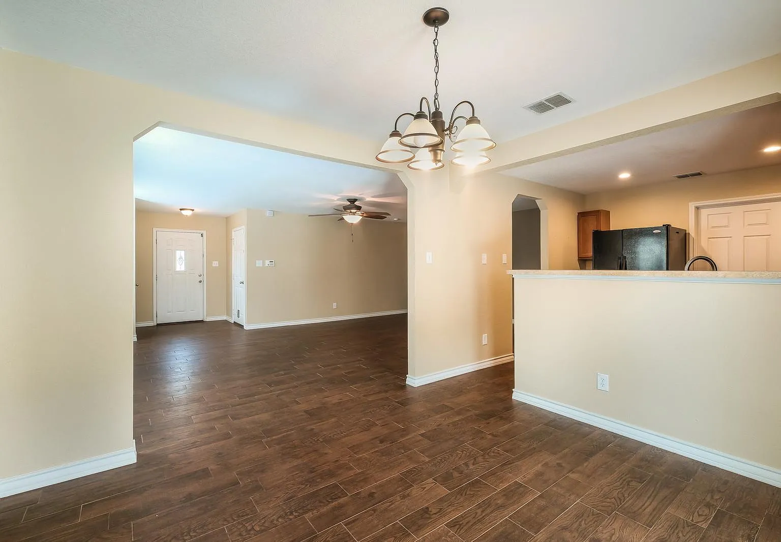3 bed, 2.5 bath, 1856 sqft, $1,700 — Photo 1