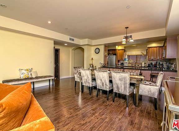 4th image of 11218 Camarillo St #305