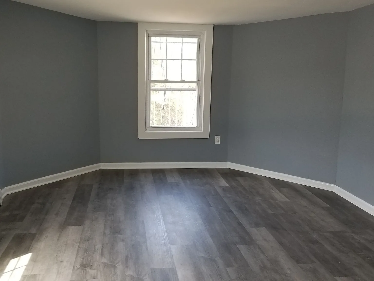 Beautiful 2-Bedroom, 1-Bath Apartment for Rent — Photo 2