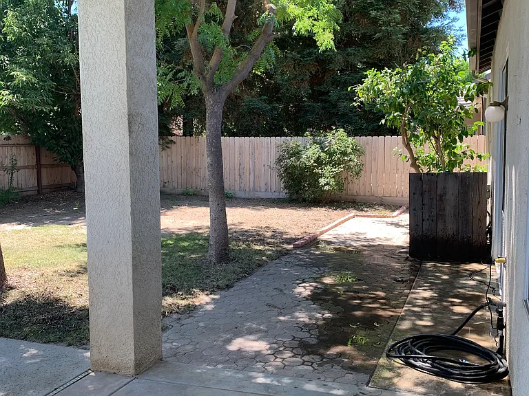 W Evergreen Ave — Photo 28