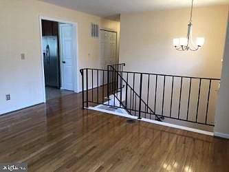 4th image of 1088 Lakeview Dr
