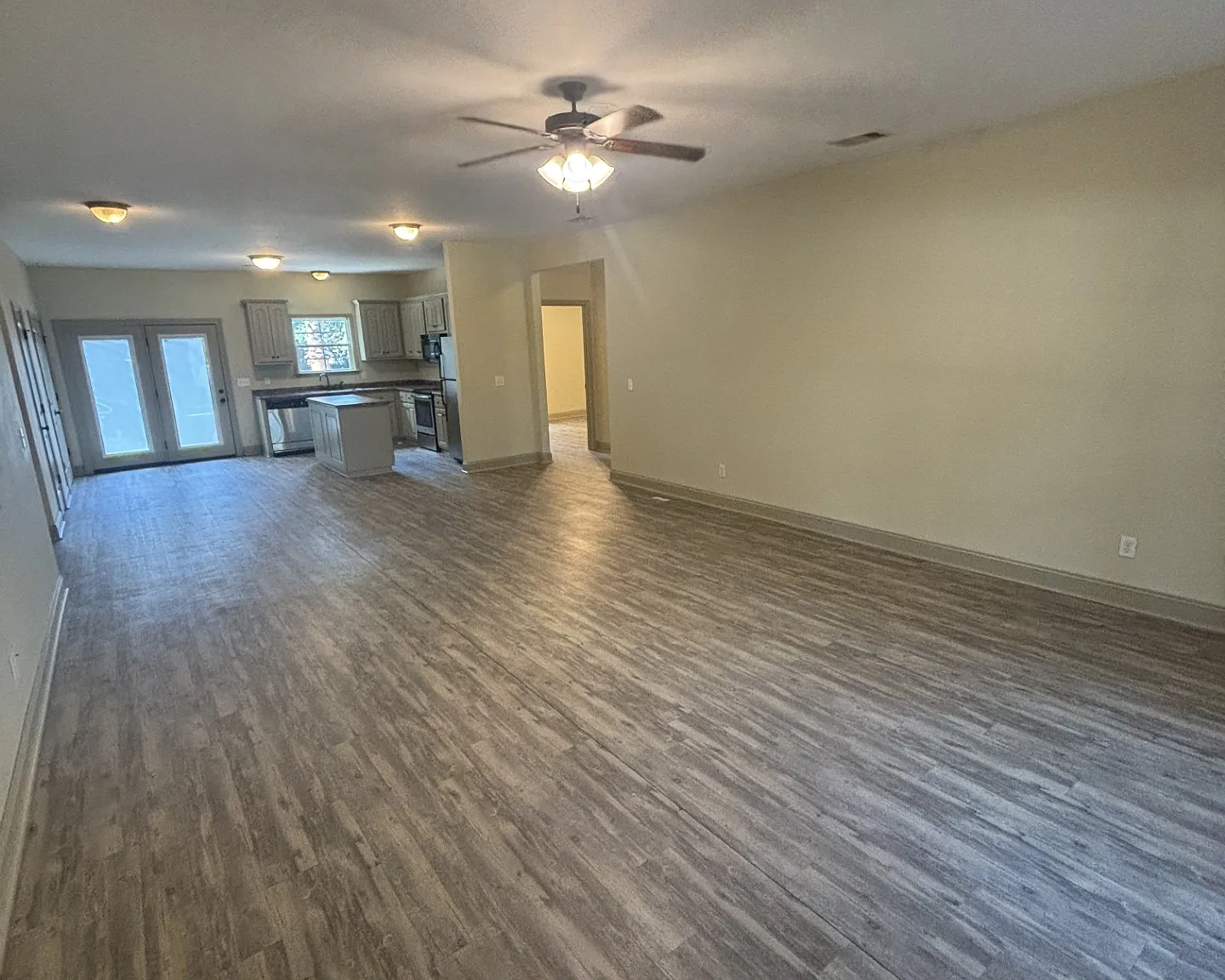 5 bed, 5.5 bath, 2237 sqft, $2,500 — Photo 2