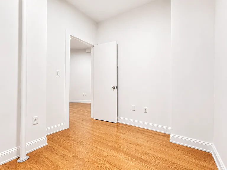 29 W 12th St #1B — Photo 8