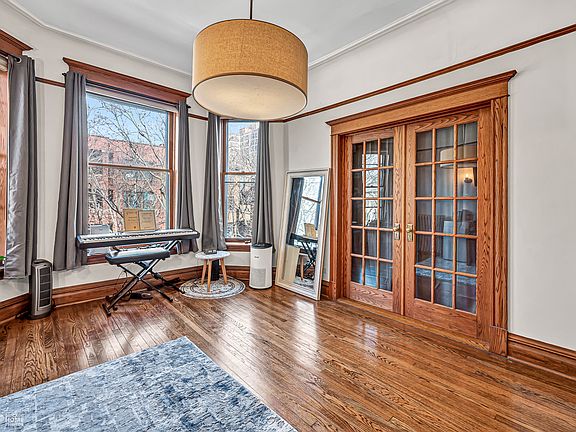 3rd image of 823 W Lakeside Pl APT 2W