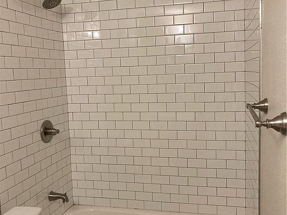 5th image of 1908B Townesouth Cir