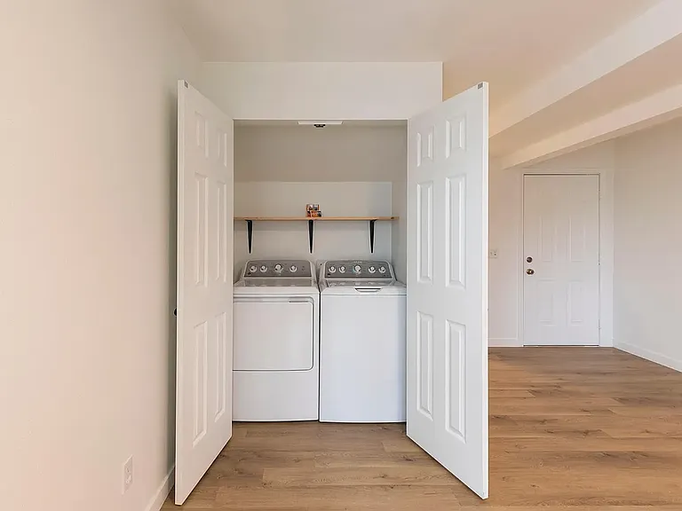 909 Defoe St #A — Photo 10