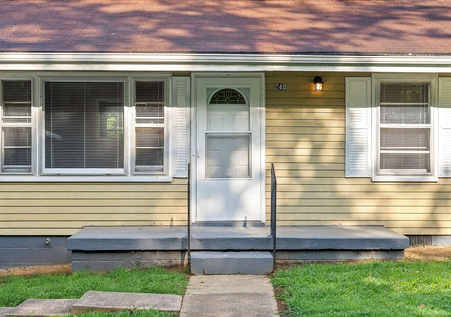 Charming Bungalow style home — Photo 2