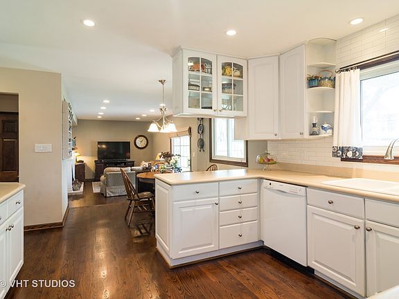 3rd image of 4300 Eisenhower Cir