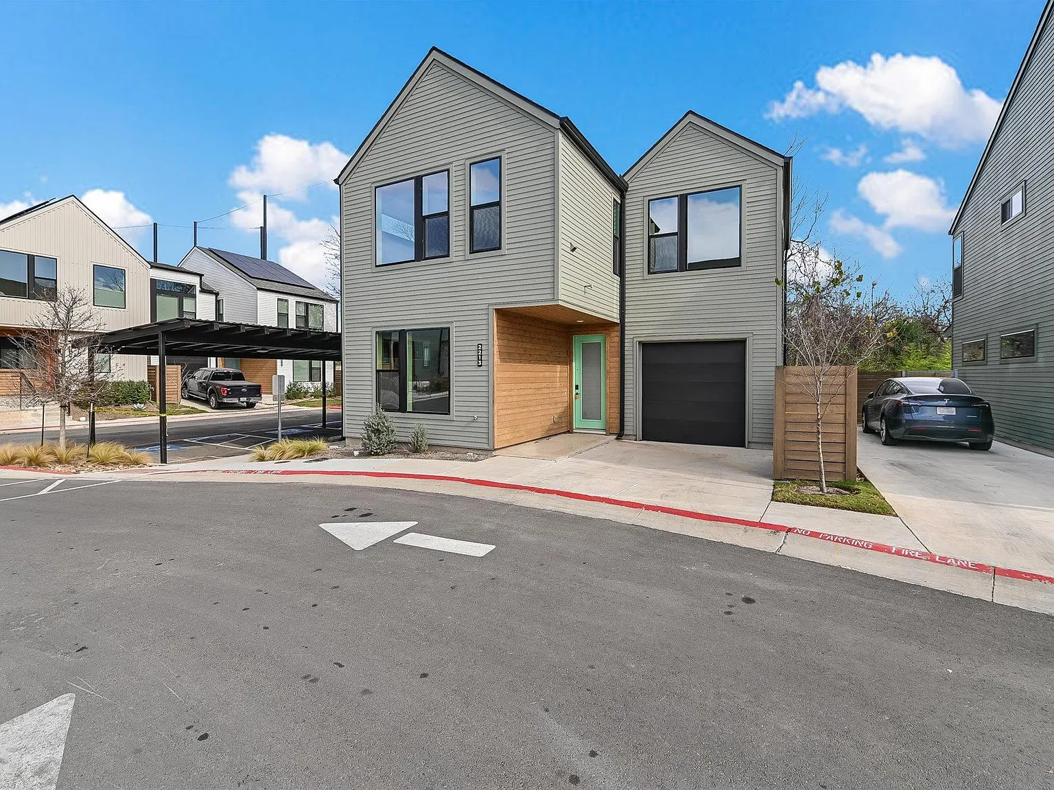 3 bed, 2.5 bath, 1731 sqft, $2,800 — Photo 1