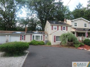 318 Overbrook Rd, Piscataway, NJ 08854