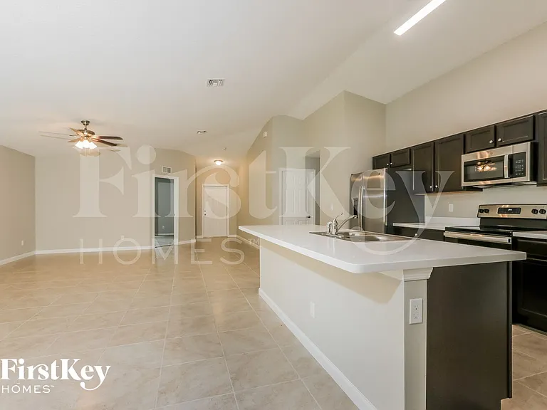 1902 SW Janette Ave — Photo 5