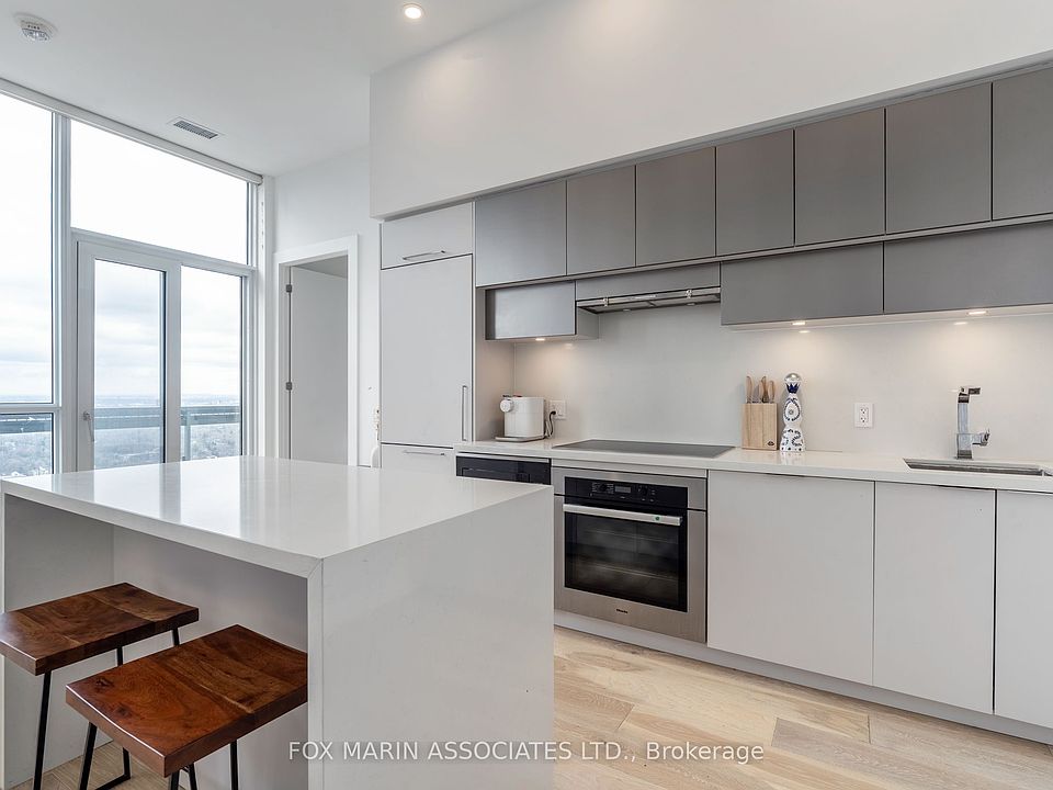 1st image of 39 Roehampton Ave #4604