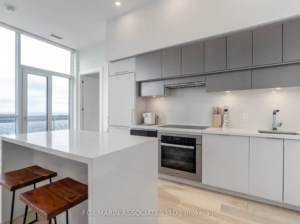 39 Roehampton Ave, Toronto, ON