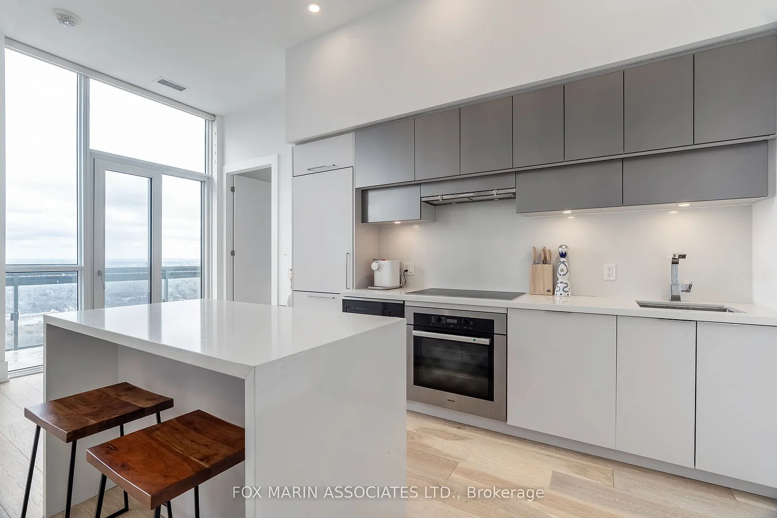 39 Roehampton Ave #4604 photo 1