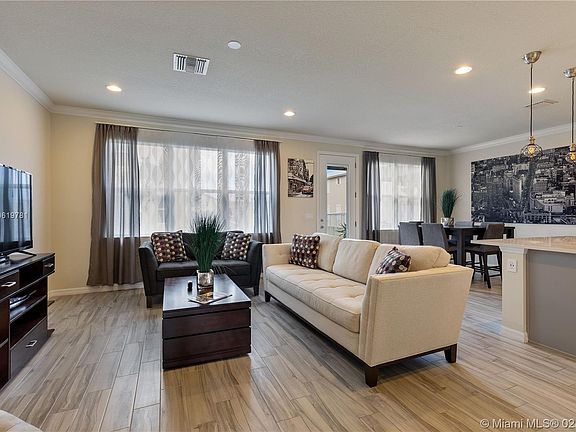2nd image of 4137 Large Leaf Ln #4137