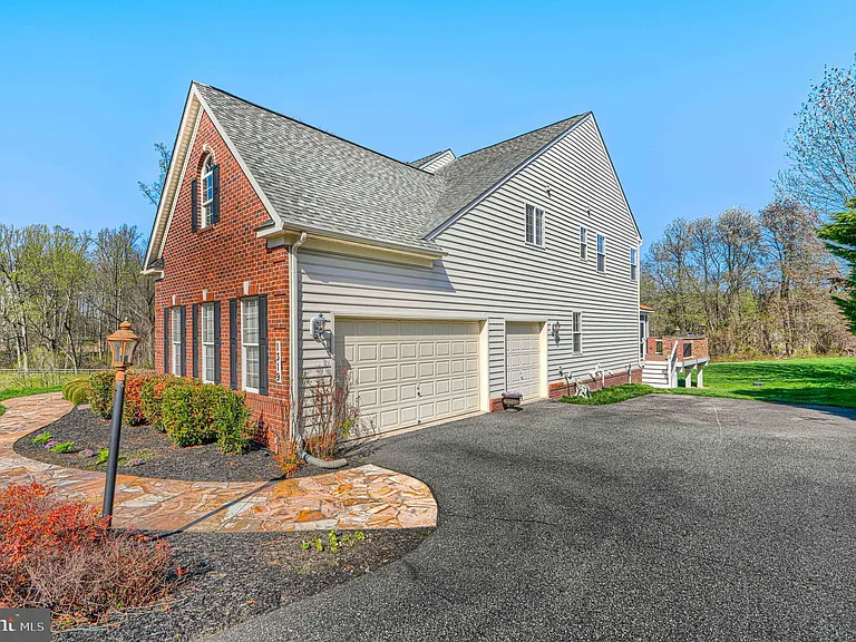 1319 Martin Meadows Dr — Photo 12